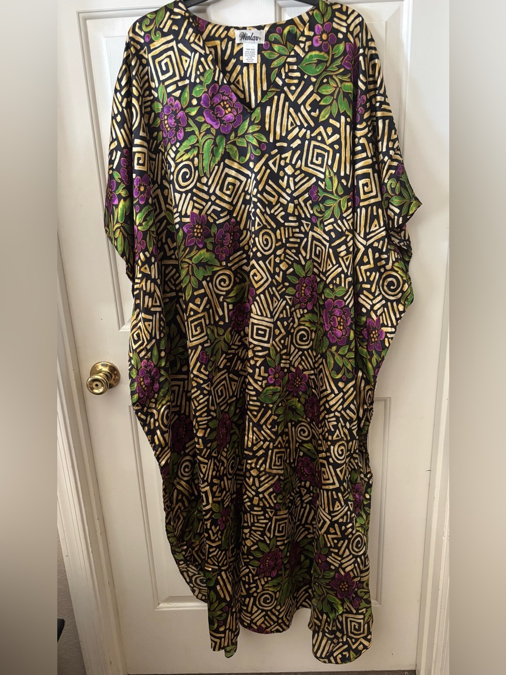 Winlar Kaftan Featuring a black, gold geometric, and purple floral pattern OS Ex